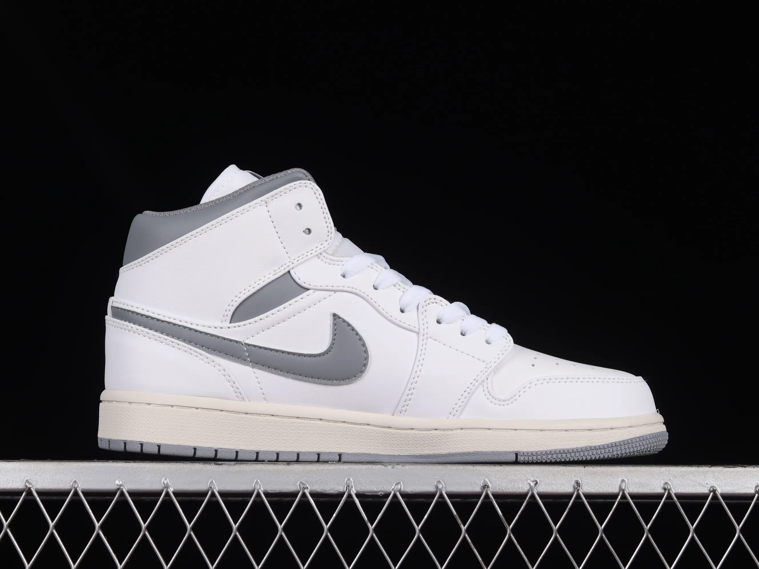 All categories Air Jordan Jordan series basketball shoes Air Jordan 1 Mid Air Jordan 1 Mid "Vintage Grey" AJ1 Joe 1 white gray first year China basketball shoes 554724-135